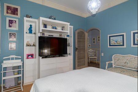 Casa à venda com 250m², 4 quartos e 5 vagas Casa à venda com 250m², 4 quartos e 5 vagasSuíte