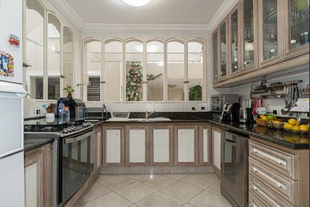 Casa à venda com 250m², 4 quartos e 5 vagas Casa à venda com 250m², 4 quartos e 5 vagasCozinha