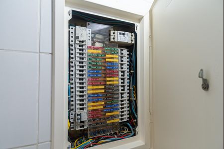 Casa à venda com 250m², 4 quartos e 5 vagas Casa à venda com 250m², 4 quartos e 5 vagasQuadro de Luz