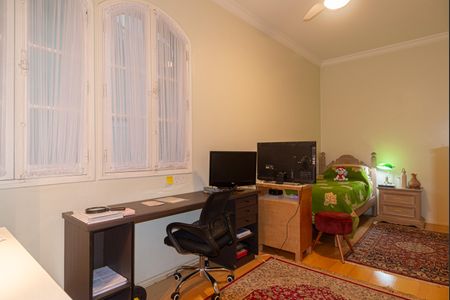 Casa à venda com 250m², 4 quartos e 5 vagas Casa à venda com 250m², 4 quartos e 5 vagasQuarto 4