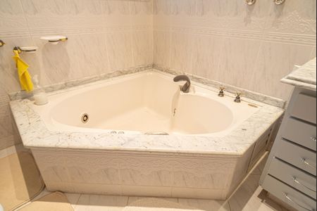 Casa à venda com 250m², 4 quartos e 5 vagas Casa à venda com 250m², 4 quartos e 5 vagasBanheiro da Suíte