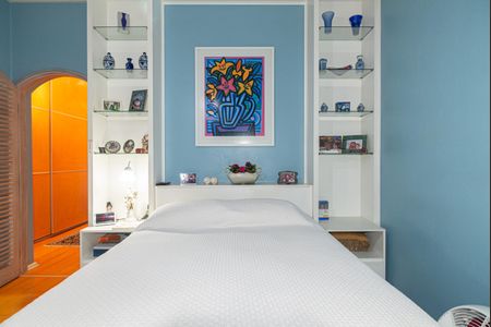 Casa à venda com 250m², 4 quartos e 5 vagas Casa à venda com 250m², 4 quartos e 5 vagasSuíte