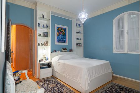 Casa à venda com 250m², 4 quartos e 5 vagas Casa à venda com 250m², 4 quartos e 5 vagasSuíte