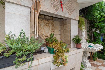 Casa à venda com 250m², 4 quartos e 5 vagas Casa à venda com 250m², 4 quartos e 5 vagasJardim - Churrasqueira