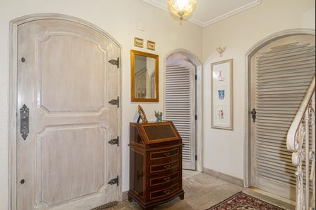 Casa à venda com 250m², 4 quartos e 5 vagas Casa à venda com 250m², 4 quartos e 5 vagasSala - Hall de entrada da casa