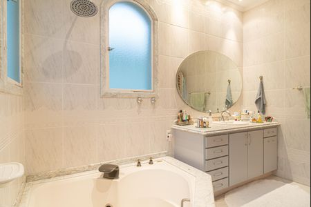 Casa à venda com 250m², 4 quartos e 5 vagas Casa à venda com 250m², 4 quartos e 5 vagasBanheiro da Suíte