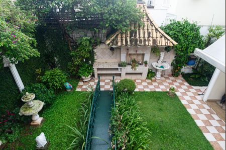 Casa à venda com 250m², 4 quartos e 5 vagas Casa à venda com 250m², 4 quartos e 5 vagasVista da Varanda da Edícula e da Área de Serviço