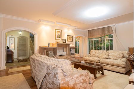 Casa à venda com 250m², 4 quartos e 5 vagas Casa à venda com 250m², 4 quartos e 5 vagasSala