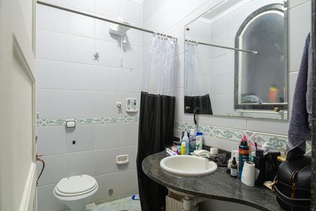 Casa à venda com 250m², 4 quartos e 5 vagas Casa à venda com 250m², 4 quartos e 5 vagasEdícula - Banheiro