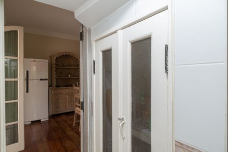 Casa à venda com 250m², 4 quartos e 5 vagas Casa à venda com 250m², 4 quartos e 5 vagasCozinha - Despensa