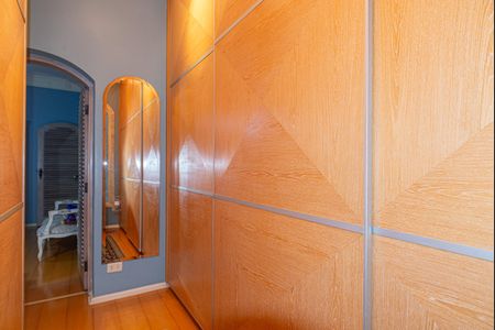 Casa à venda com 250m², 4 quartos e 5 vagas Casa à venda com 250m², 4 quartos e 5 vagasCloset da Suíte