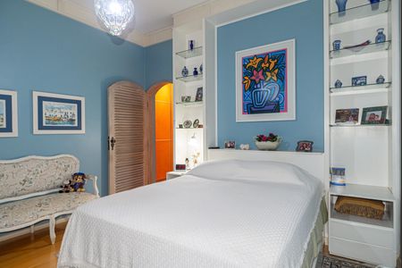 Casa à venda com 250m², 4 quartos e 5 vagas Casa à venda com 250m², 4 quartos e 5 vagasSuíte