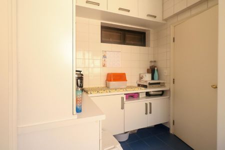 Apartamento à venda com 175m², 3 quartos e 3 vagas Apartamento à venda com 175m², 3 quartos e 3 vagasÁrea de Serviço