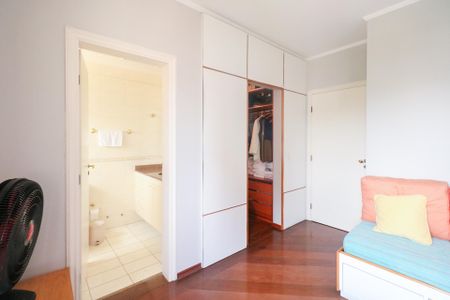 Apartamento à venda com 175m², 3 quartos e 3 vagas Apartamento à venda com 175m², 3 quartos e 3 vagasSuíte 2