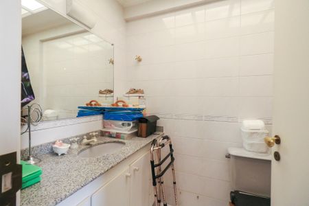 Apartamento à venda com 175m², 3 quartos e 3 vagas Apartamento à venda com 175m², 3 quartos e 3 vagasBanheiro da Suíte 1