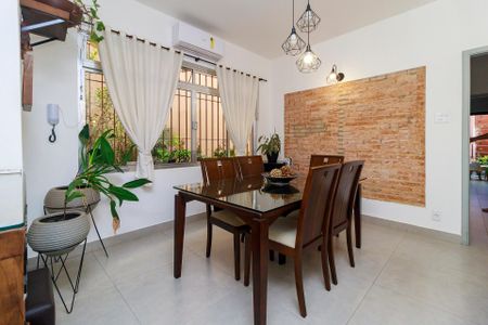 Casa para alugar com 200m², 3 quartos e 3 vagas Casa para alugar com 200m², 3 quartos e 3 vagasSala