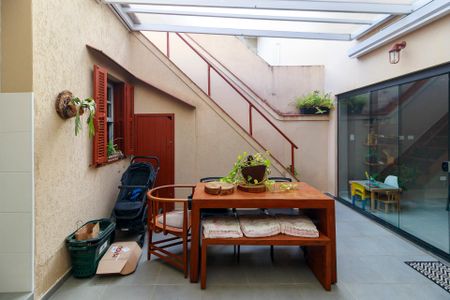 Casa para alugar com 200m², 3 quartos e 3 vagas Casa para alugar com 200m², 3 quartos e 3 vagasQuintal