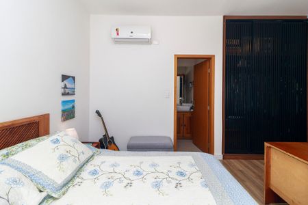 Casa para alugar com 200m², 3 quartos e 3 vagas Casa para alugar com 200m², 3 quartos e 3 vagasSuíte