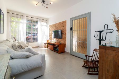 Casa para alugar com 200m², 3 quartos e 3 vagas Casa para alugar com 200m², 3 quartos e 3 vagasSala