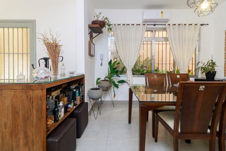 Casa para alugar com 200m², 3 quartos e 3 vagas Casa para alugar com 200m², 3 quartos e 3 vagasSala