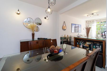 Casa para alugar com 200m², 3 quartos e 3 vagas Casa para alugar com 200m², 3 quartos e 3 vagasSala