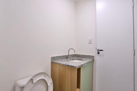 Banheiro de kitnet/studio para alugar com 1 quarto, 30m² em Mooca, São Paulo