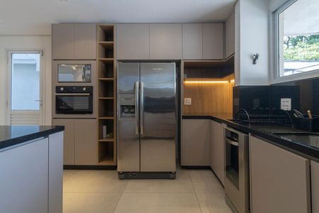 Casa para alugar com 300m², 3 quartos e 2 vagas Casa para alugar com 300m², 3 quartos e 2 vagasCozinha