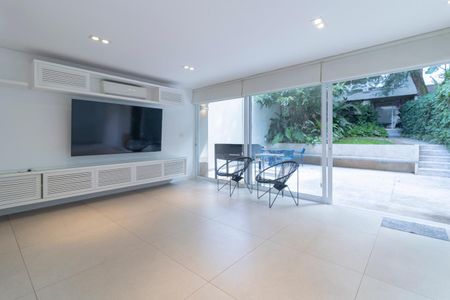 Casa para alugar com 300m², 3 quartos e 2 vagas Casa para alugar com 300m², 3 quartos e 2 vagasSala