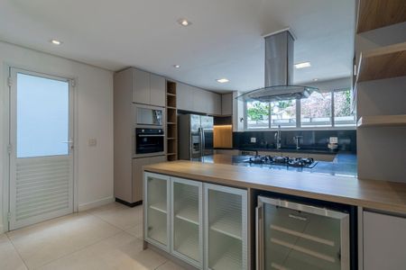 Casa para alugar com 300m², 3 quartos e 2 vagas Casa para alugar com 300m², 3 quartos e 2 vagasCozinha