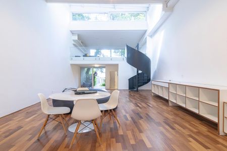 Casa para alugar com 300m², 3 quartos e 2 vagas Casa para alugar com 300m², 3 quartos e 2 vagasEdicula