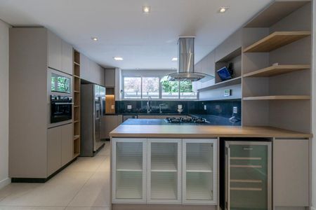 Casa para alugar com 300m², 3 quartos e 2 vagas Casa para alugar com 300m², 3 quartos e 2 vagasCozinha