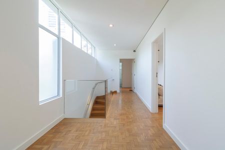 Casa para alugar com 300m², 3 quartos e 2 vagas Casa para alugar com 300m², 3 quartos e 2 vagasCorredor