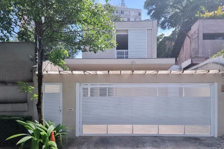 Casa para alugar com 300m², 3 quartos e 2 vagas Casa para alugar com 300m², 3 quartos e 2 vagasFachada