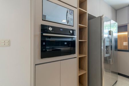 Casa para alugar com 300m², 3 quartos e 2 vagas Casa para alugar com 300m², 3 quartos e 2 vagasCozinha