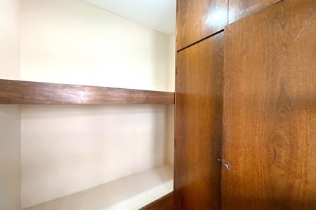 Apartamento à venda com 188m², 5 quartos e 2 vagas Apartamento à venda com 188m², 5 quartos e 2 vagasQuarto de Serviço