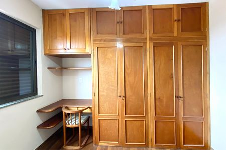 Apartamento à venda com 188m², 5 quartos e 2 vagas Apartamento à venda com 188m², 5 quartos e 2 vagasQuarto 3