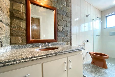 Apartamento à venda com 188m², 5 quartos e 2 vagas Apartamento à venda com 188m², 5 quartos e 2 vagasBanheiro da Suíte