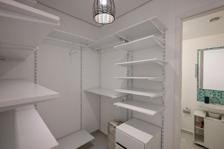 Apartamento para alugar com 40m², 1 quarto e sem vagaArmário da Suíte 