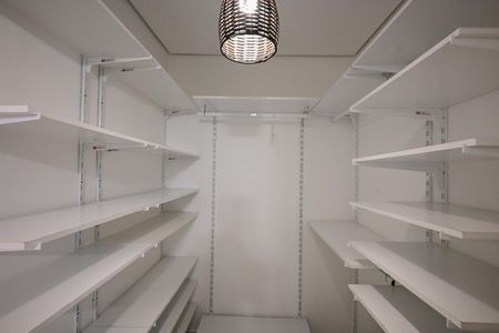 Apartamento para alugar com 40m², 1 quarto e sem vagaArmário da Suíte 