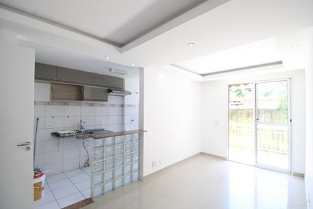 Sala de apartamento para alugar com 2 quartos, 55m² em Taquara, Rio de Janeiro