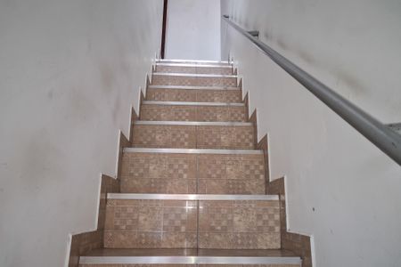 Casa à venda com 102m², 5 quartos e 2 vagascorredor ( acesso a casa  )