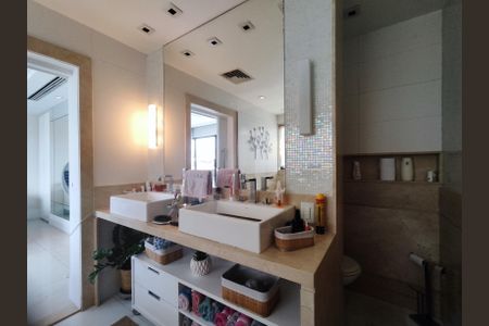 Apartamento para alugar com 420m², 4 quartos e 3 vagas Apartamento para alugar com 420m², 4 quartos e 3 vagasBanheiro da Suíte 1