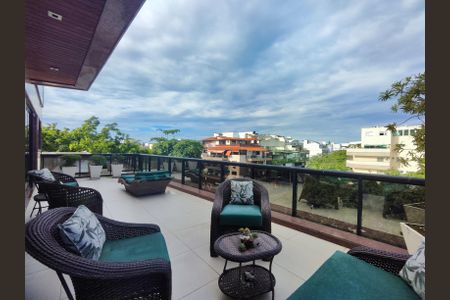 Apartamento para alugar com 420m², 4 quartos e 3 vagas Apartamento para alugar com 420m², 4 quartos e 3 vagasVaranda