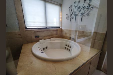 Apartamento para alugar com 420m², 4 quartos e 3 vagas Apartamento para alugar com 420m², 4 quartos e 3 vagasBanheiro da Suíte 1