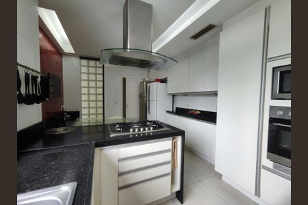 Apartamento para alugar com 420m², 4 quartos e 3 vagas Apartamento para alugar com 420m², 4 quartos e 3 vagasCozinha