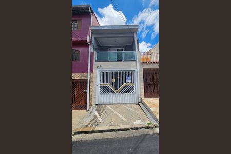 Casa à venda com 138m², 2 quartos e 1 vaga Casa à venda com 138m², 2 quartos e 1 vagaFachada