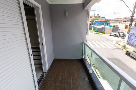 Casa à venda com 138m², 2 quartos e 1 vaga Casa à venda com 138m², 2 quartos e 1 vagaVaranda