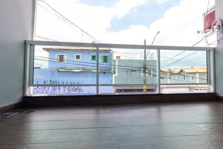 Casa à venda com 138m², 2 quartos e 1 vaga Casa à venda com 138m², 2 quartos e 1 vagaVaranda