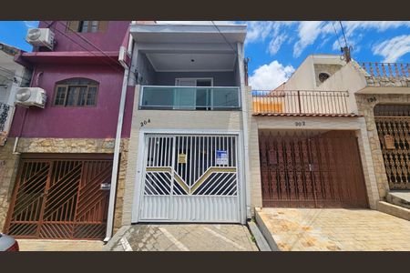 Casa à venda com 138m², 2 quartos e 1 vaga Casa à venda com 138m², 2 quartos e 1 vagaFachada