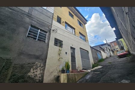 Casa à venda com 260m², 6 quartos e 3 vagas Casa à venda com 260m², 6 quartos e 3 vagasFachada de trás